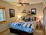 Guest bedroom with a king size bed